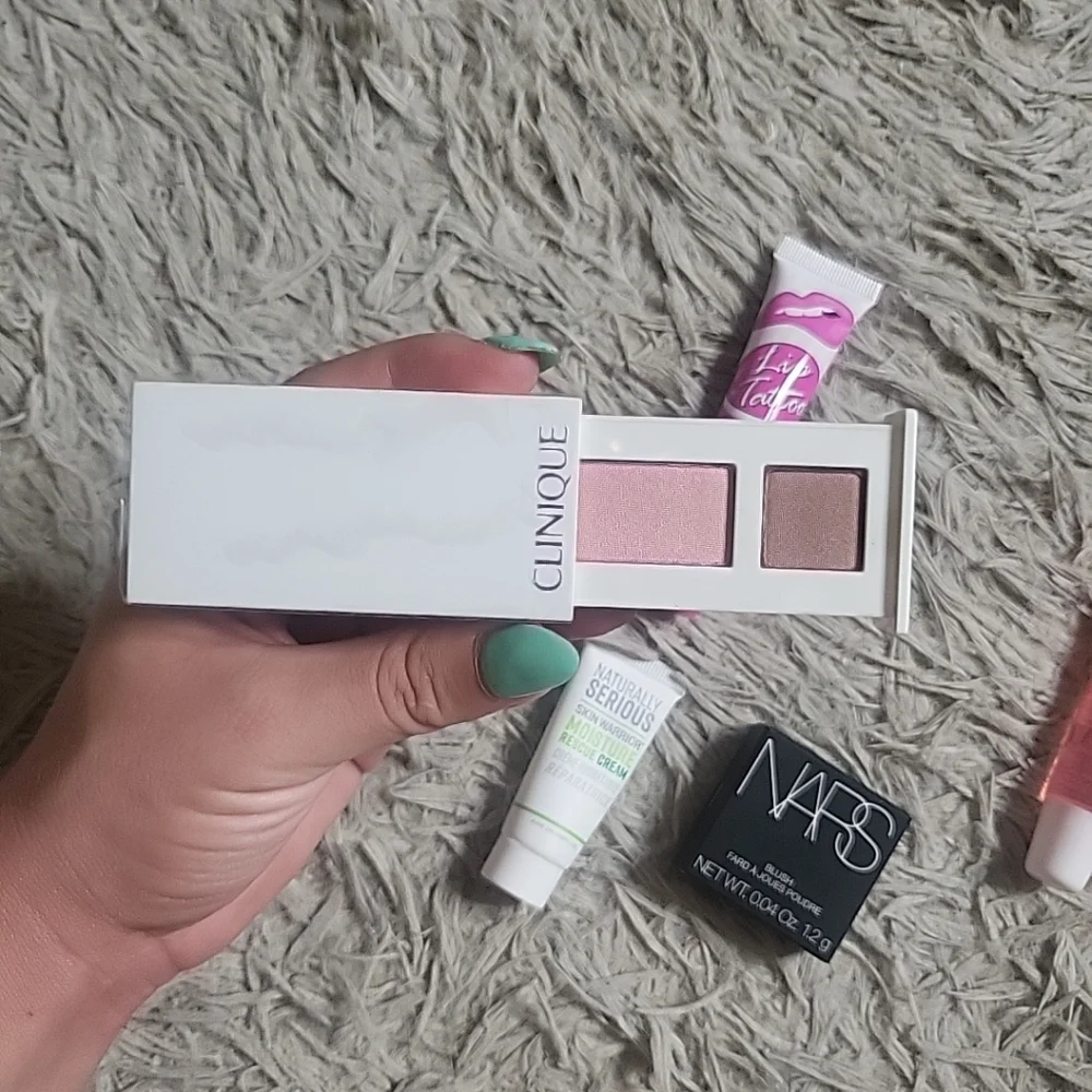 Beauty Bundle Makeup Skin Nars Blush Clinique Eyeshadow Duo Moisturizer Lips ✨️